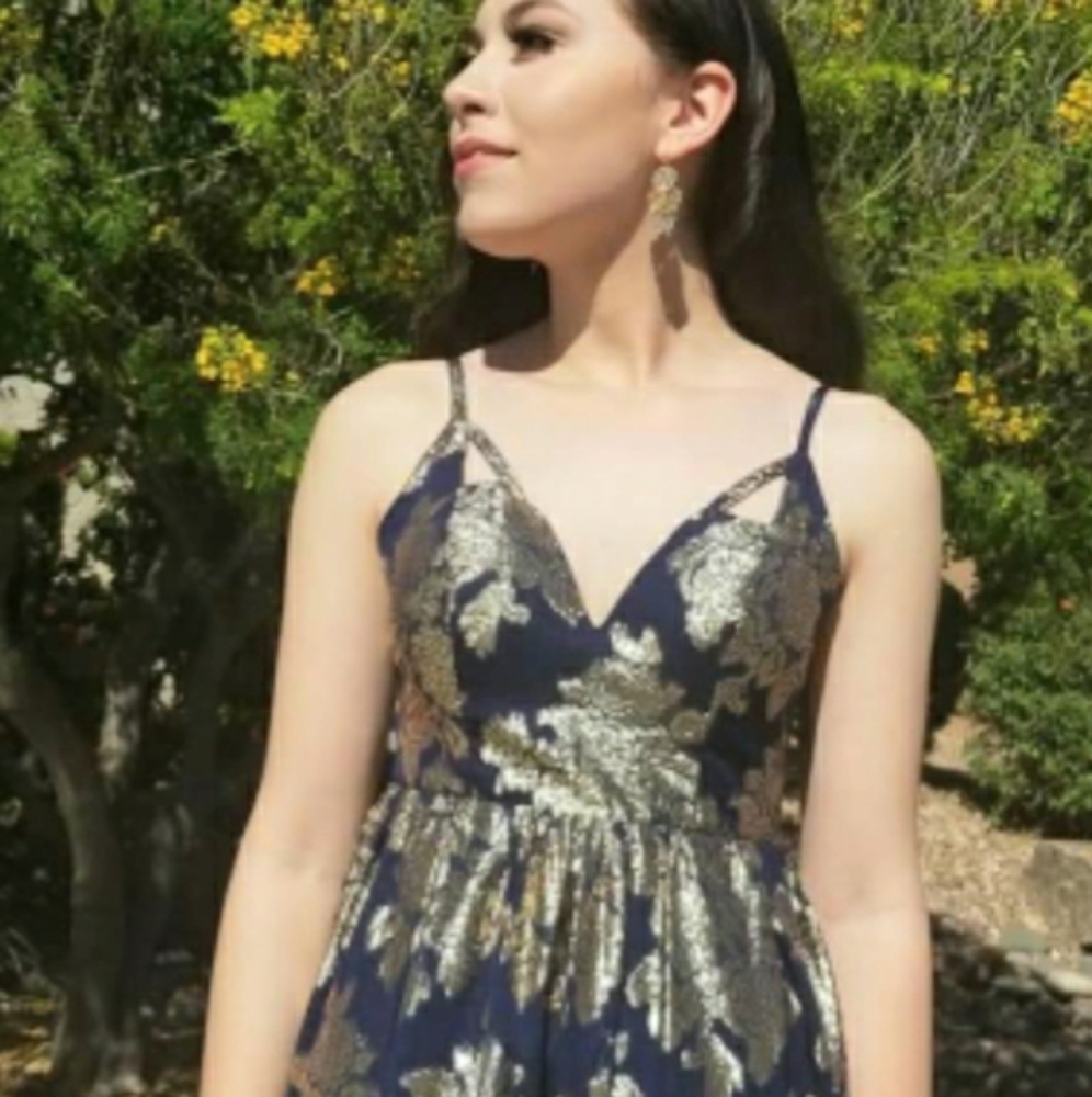 Dress - Picture 5 of 6